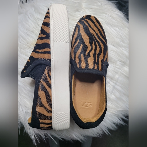 Ugg slip ons - Picture 6 of 6